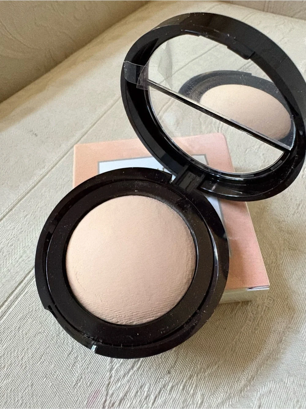 Laura Geller Baked Blurring + Setting Powder in Porcelain to Fair BNIB